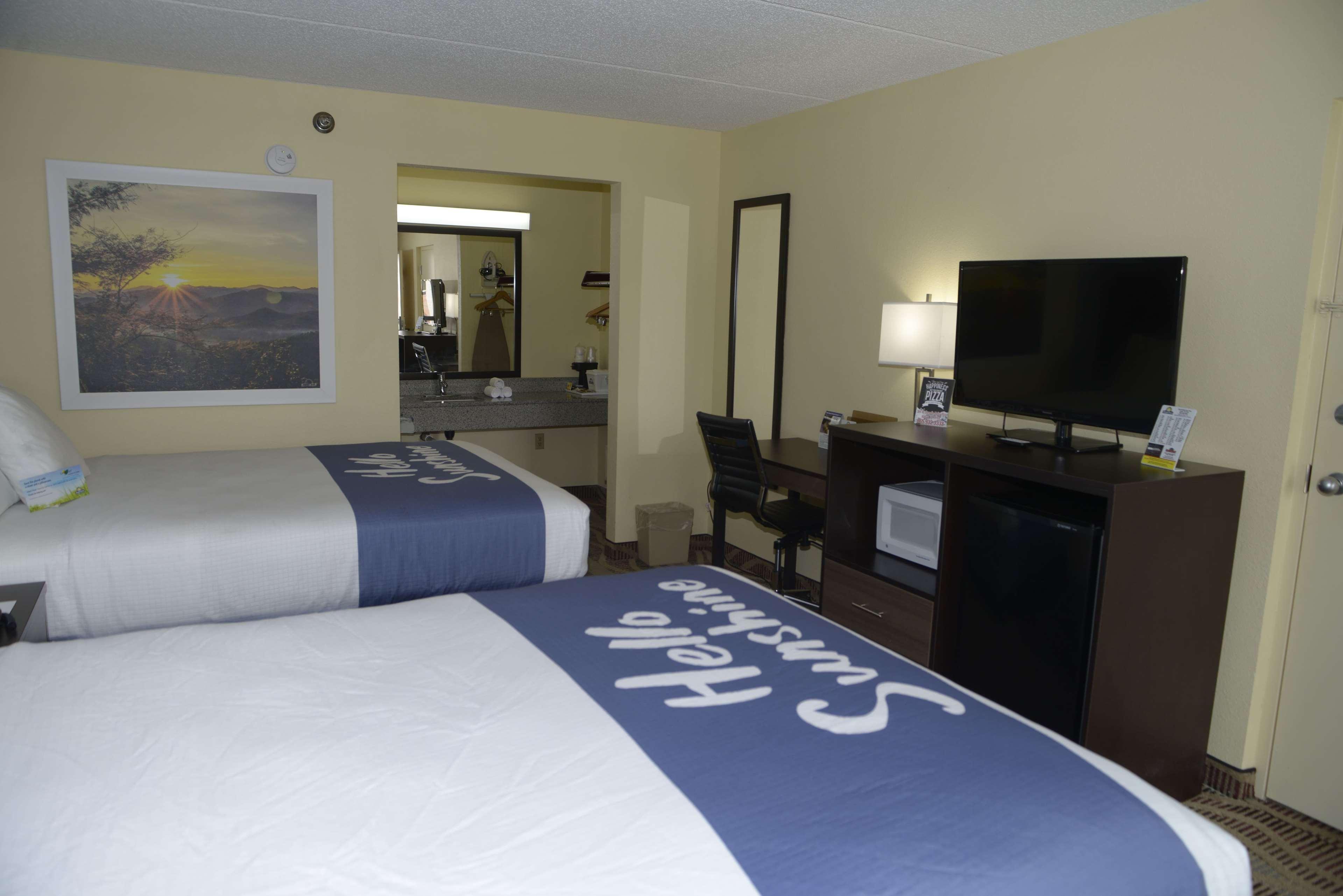 Days Inn By Wyndham Kodak/Sevierville Intrstate Smokeymntns Екстер'єр фото