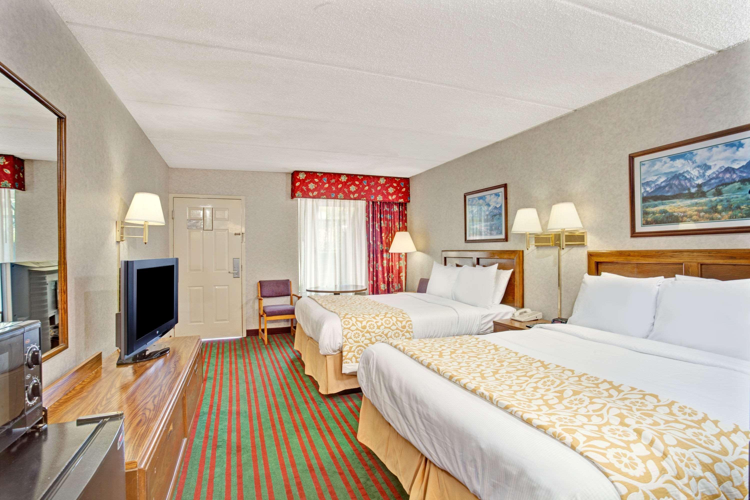 Days Inn By Wyndham Kodak/Sevierville Intrstate Smokeymntns Екстер'єр фото