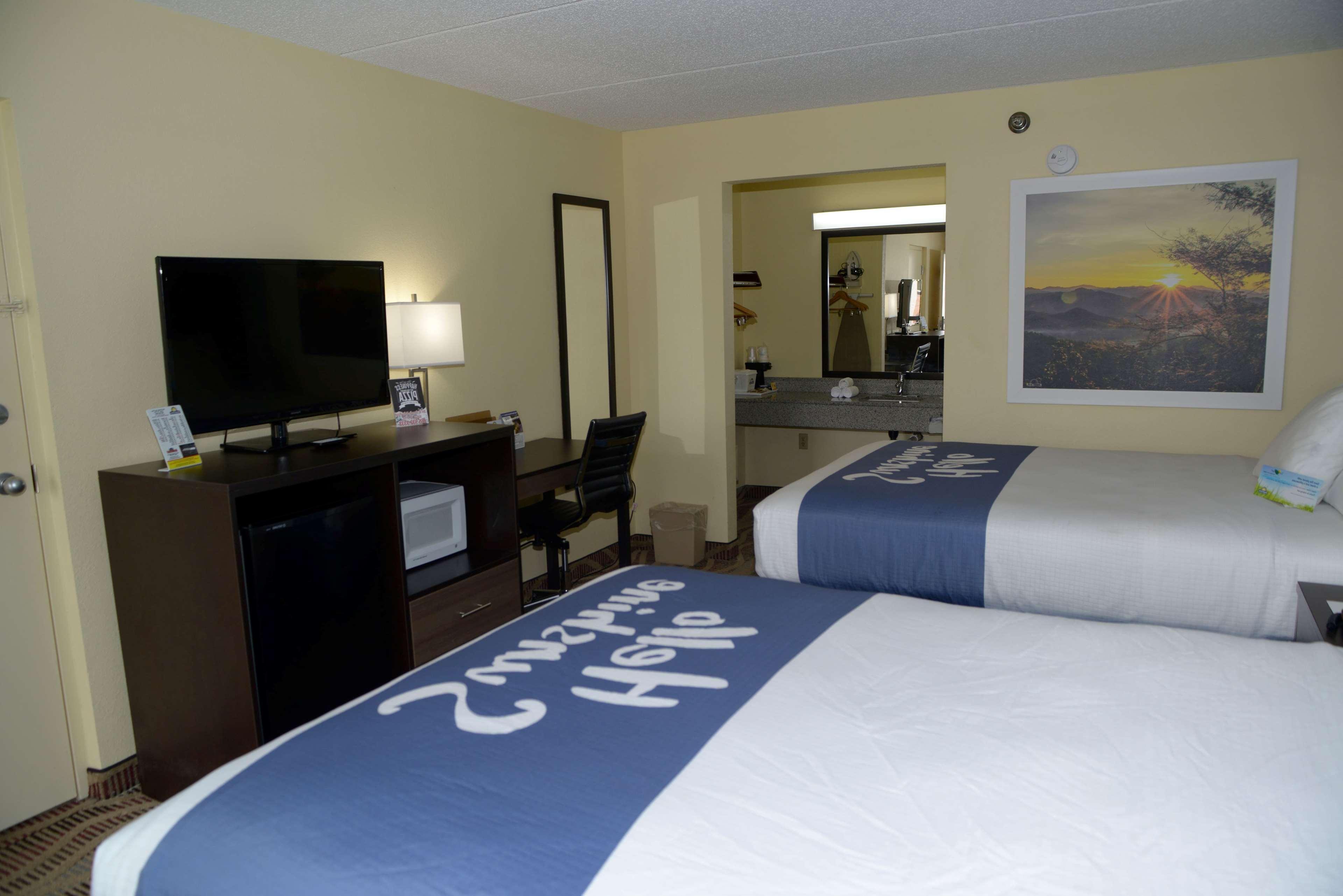 Days Inn By Wyndham Kodak/Sevierville Intrstate Smokeymntns Екстер'єр фото