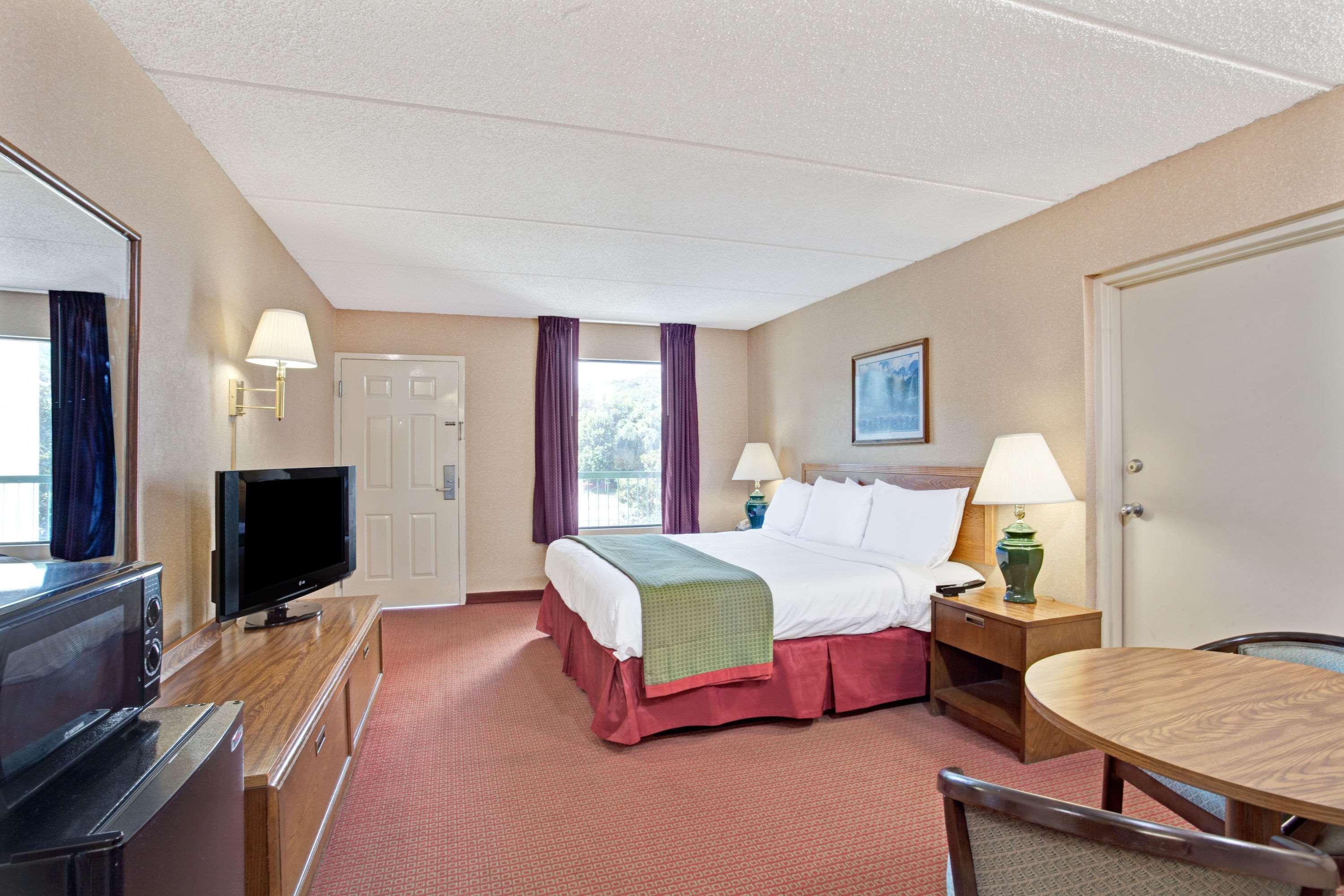 Days Inn By Wyndham Kodak/Sevierville Intrstate Smokeymntns Екстер'єр фото